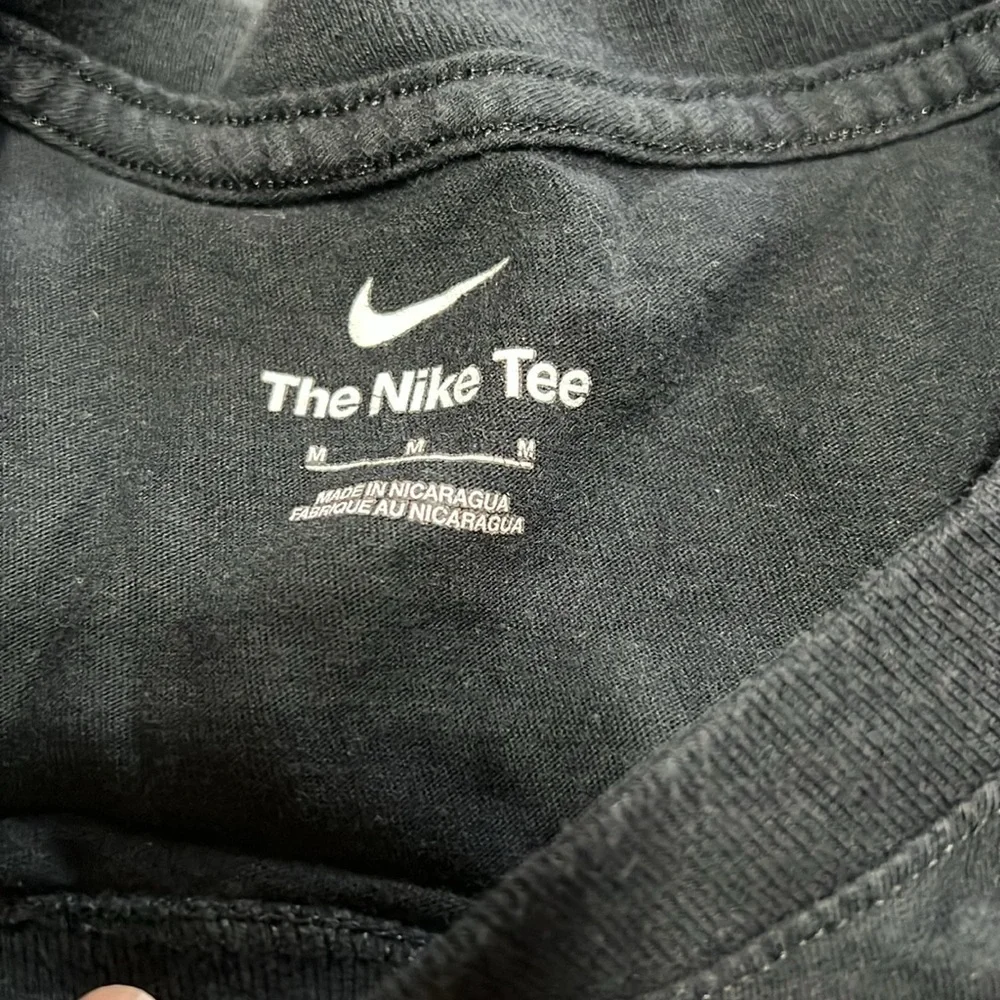 Nike graphic tee - Picture 3 of 3